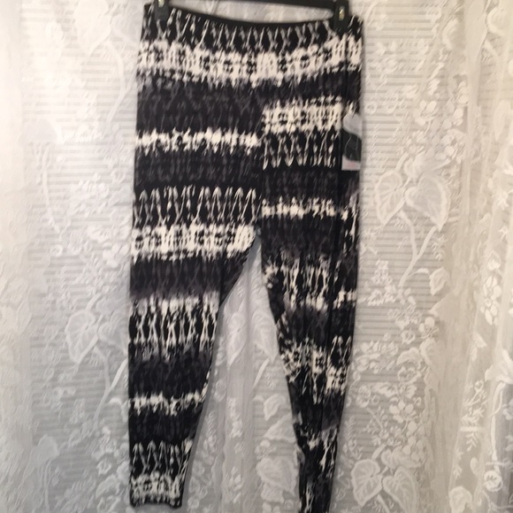 NWT Plus 2X 3X French Laundry Waist Shaping Soft /& Comfy Leggings Dark Gray